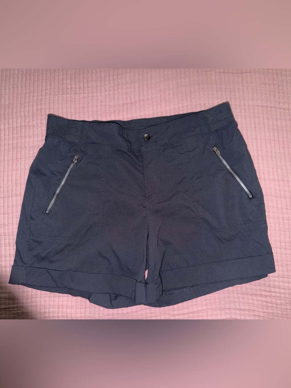 “Te Verde” Black Zip-Pocket Bermuda Shorts